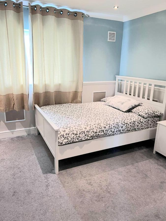 Specious 3Bed Property With Parking & Large Garden Aveley Exterior photo